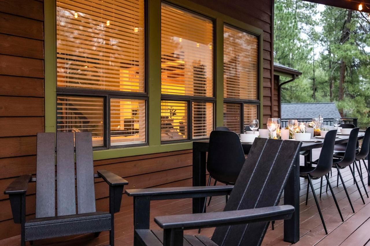 Modern Pine Cabin With Wraparound Deck And Forest View Exteriör bild