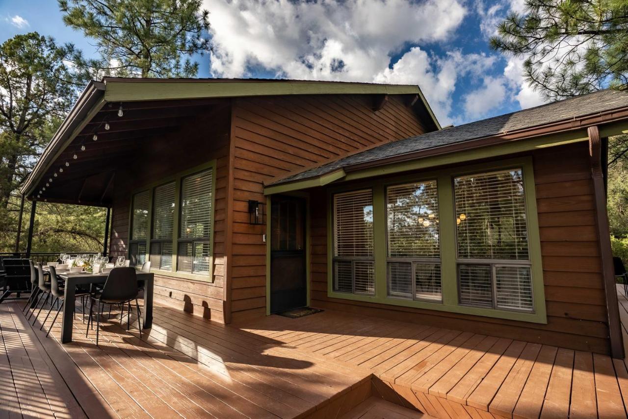 Modern Pine Cabin With Wraparound Deck And Forest View Exteriör bild